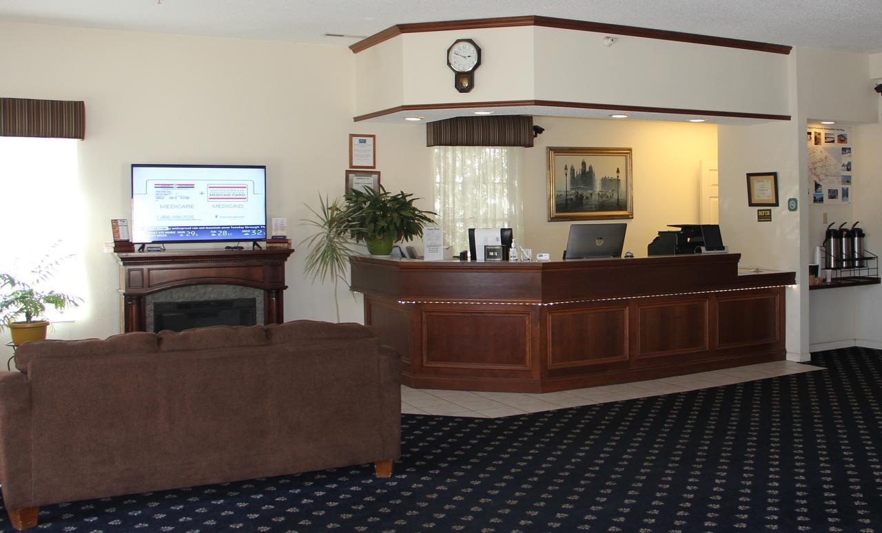 Voyager Inn Saint Ignace Exterior photo