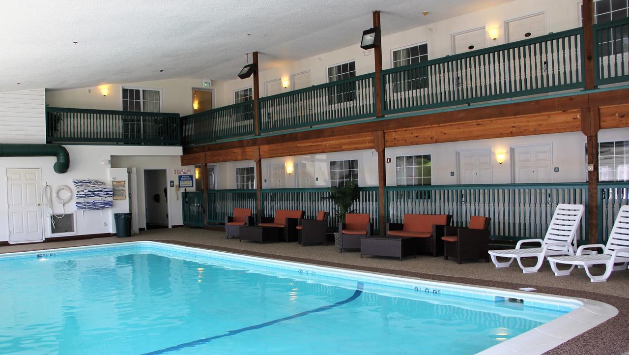 Voyager Inn Saint Ignace Exterior photo