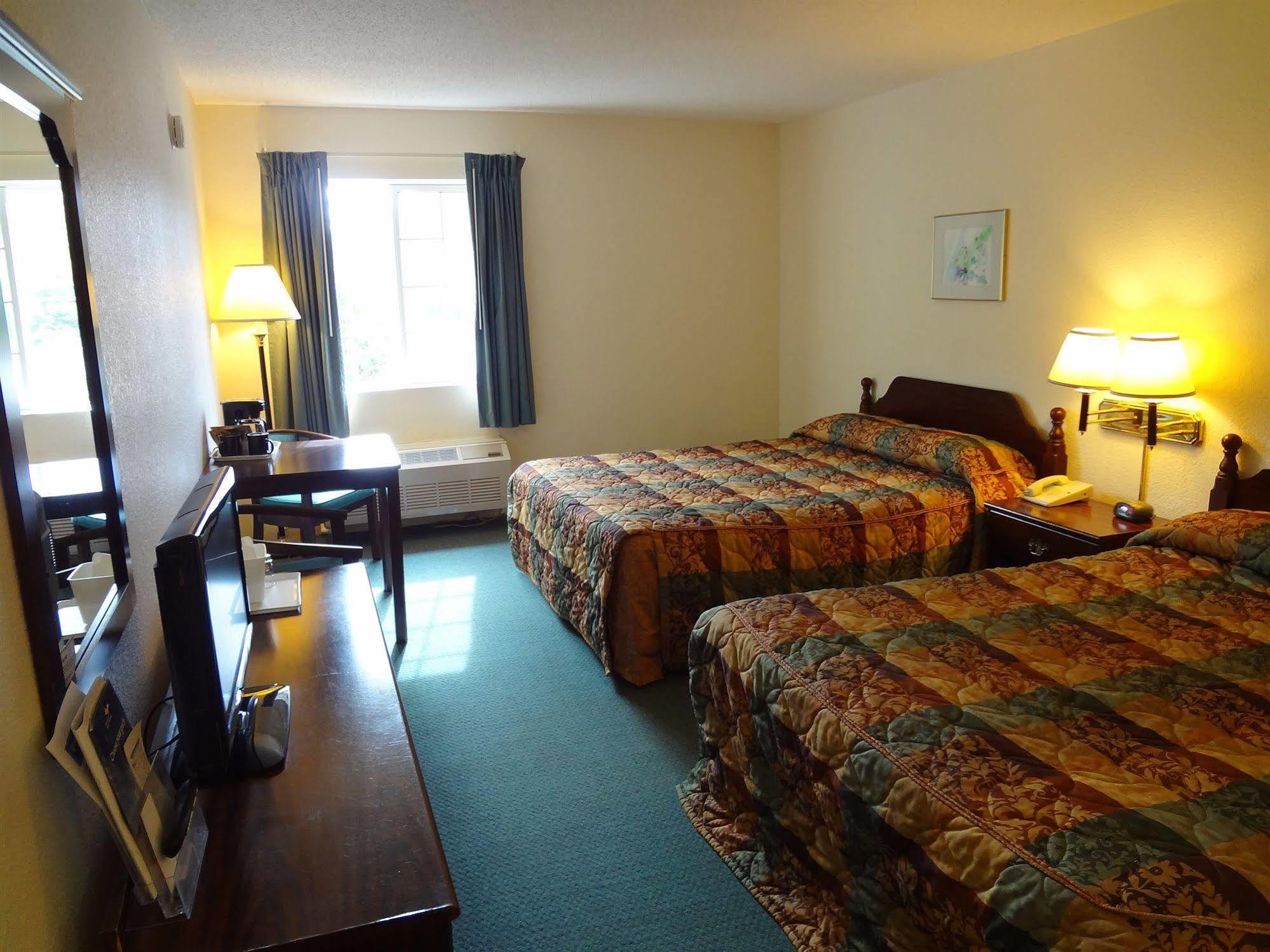 Voyager Inn Saint Ignace Exterior photo