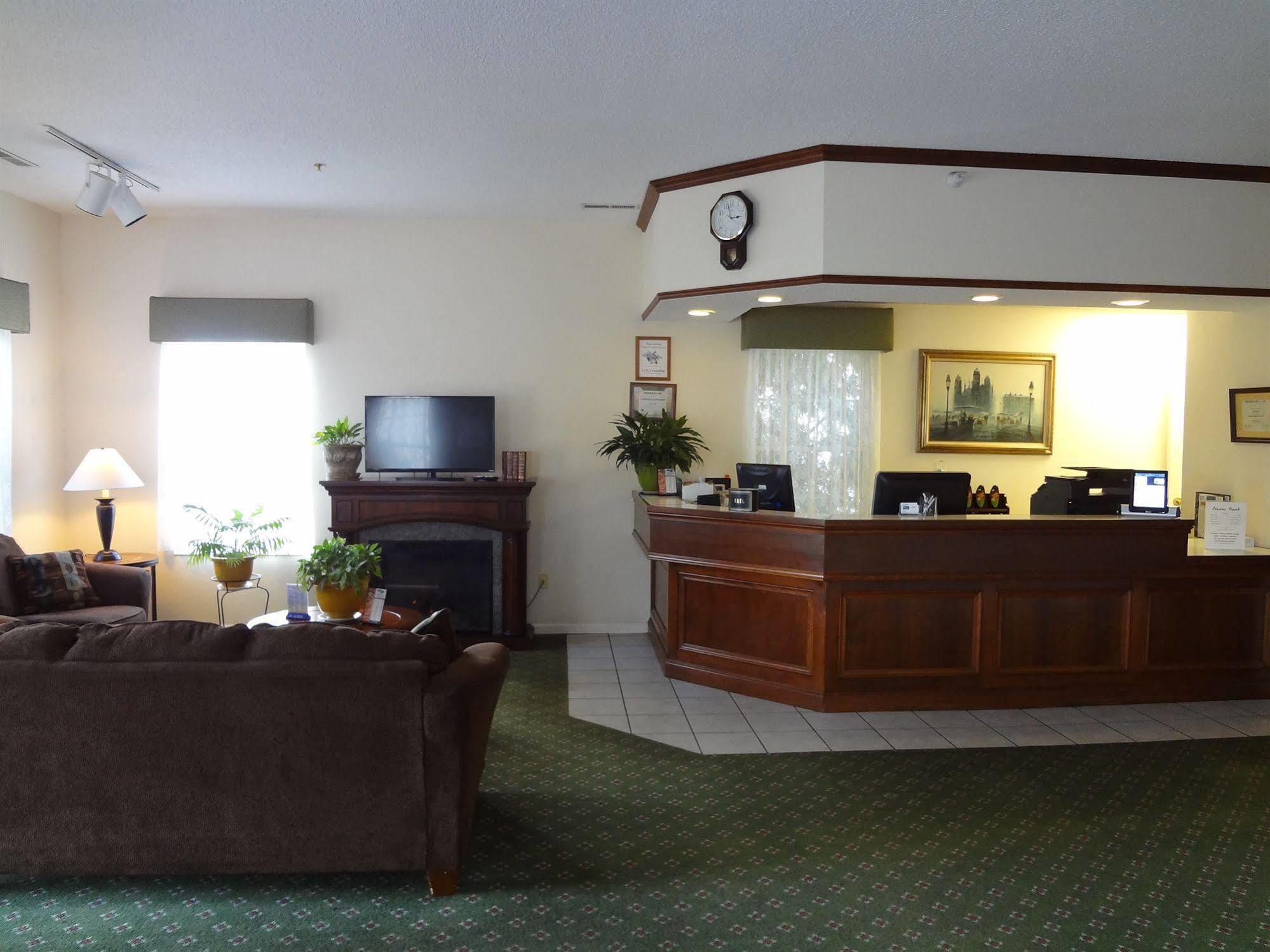 Voyager Inn Saint Ignace Exterior photo